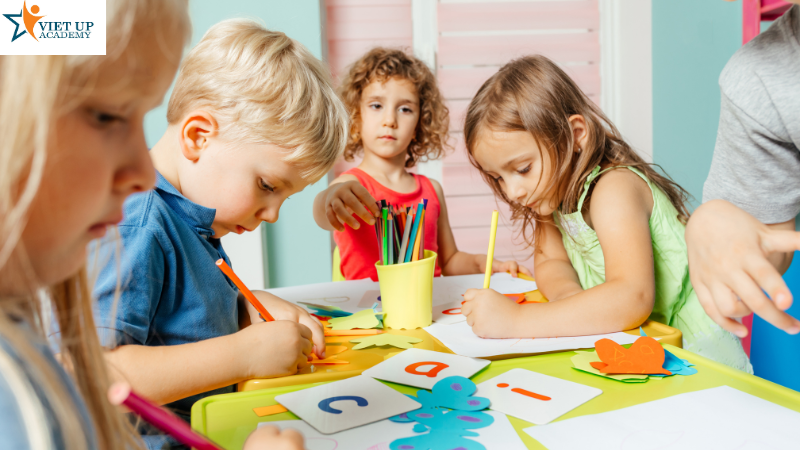 Các lợi ích của việc nuôi dưỡng tư duy sáng tạo cho trẻ giúp trẻ tự tin và linh hoạt