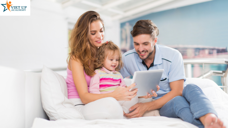 Ba mẹ cần hướng dạy con những kiến thức cơ bản về sử dụng điện từ sớm