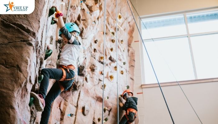 Nhiều chương trình giáo dục kỹ năng sống đã đưa leo núi vào hoạt động chính khóa