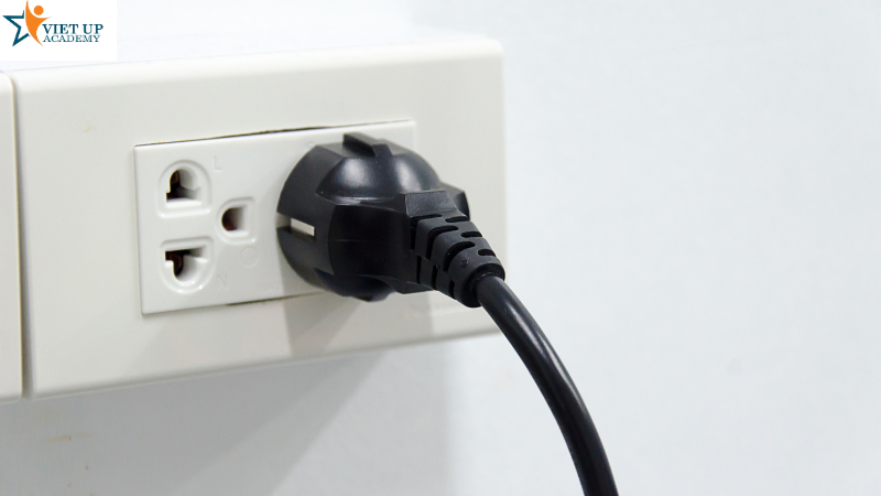 Không đến gần những chổ có thể rò rỉ điện