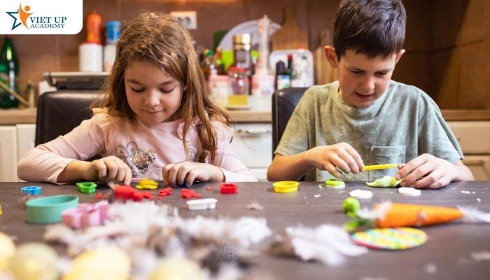 tình huống trẻ làm bừa, ba mẹ lại dọn