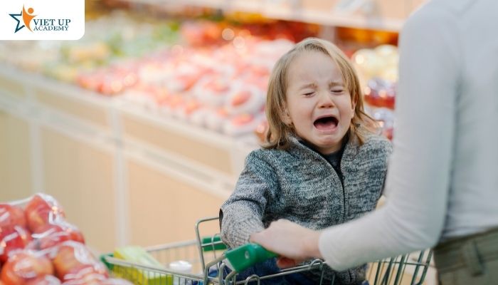 Trẻ nên làm gì khi bị lạc trong siêu thị? – 5 bước an toàn quan trọng nhất